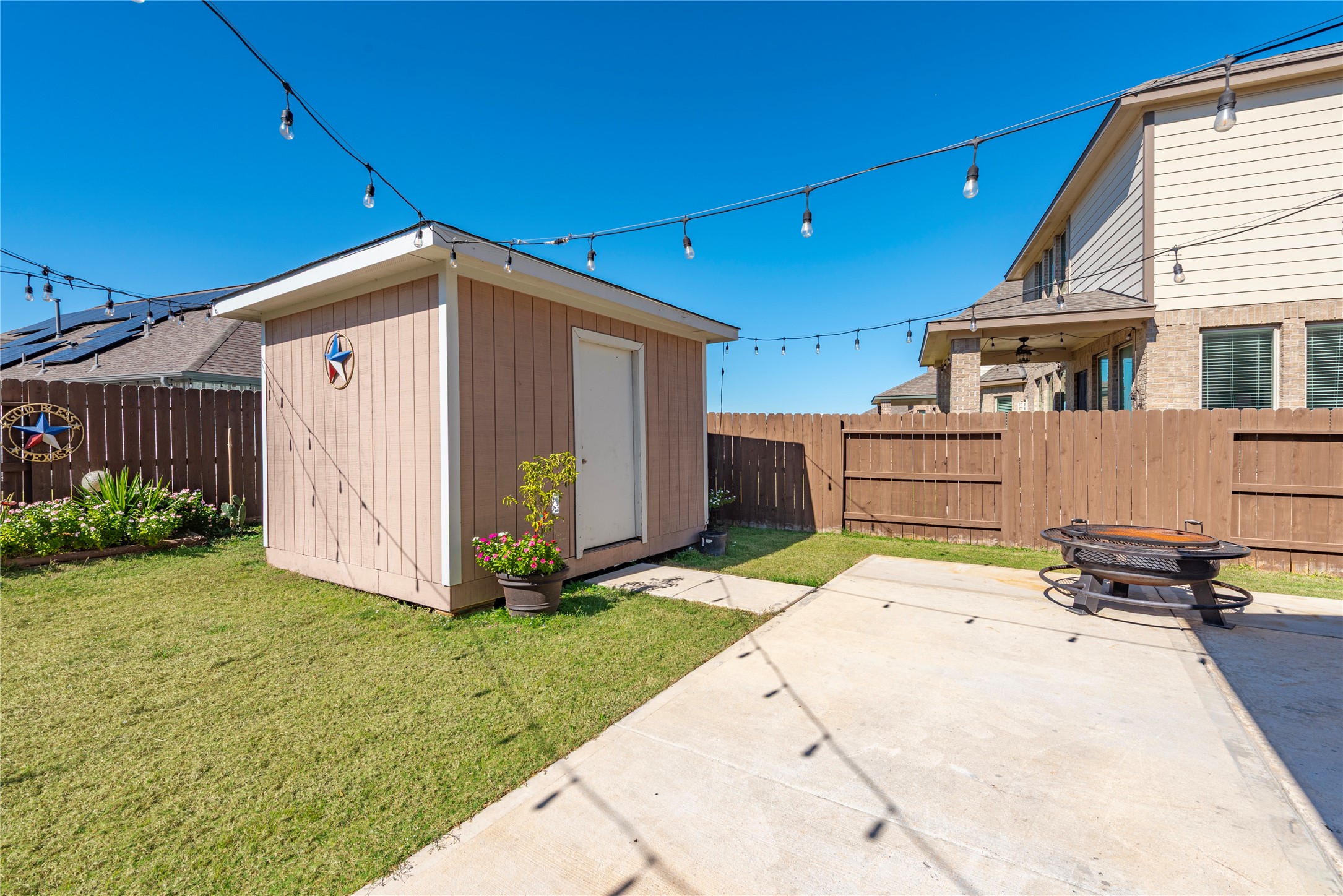 6034 Lake Bridge Lane Manvel, TX 77578 - Photo 25 of 33 a front view of house with yard