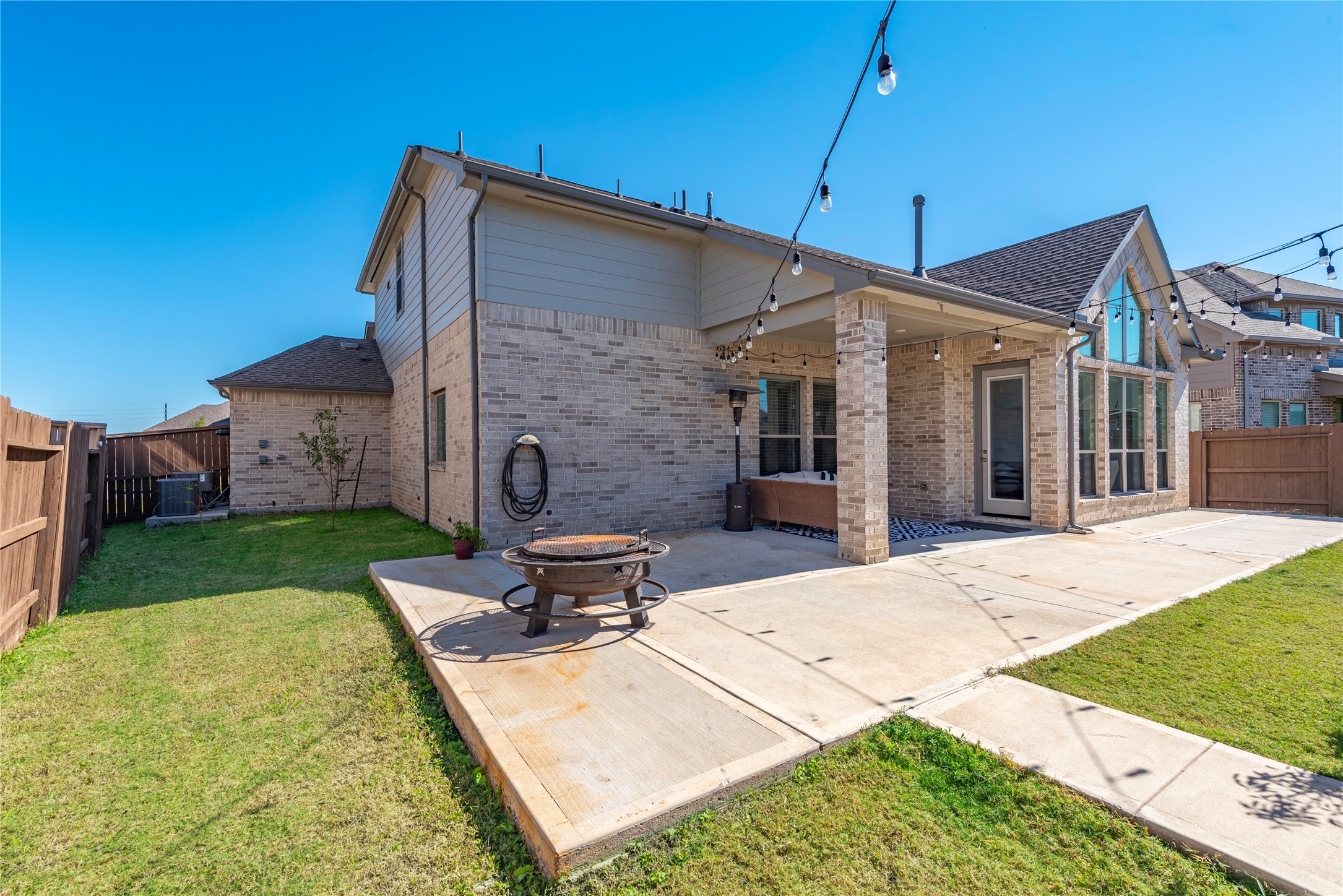 6034 Lake Bridge Lane Manvel, TX 77578 - Photo 27 of 33 a front view of a house with garden