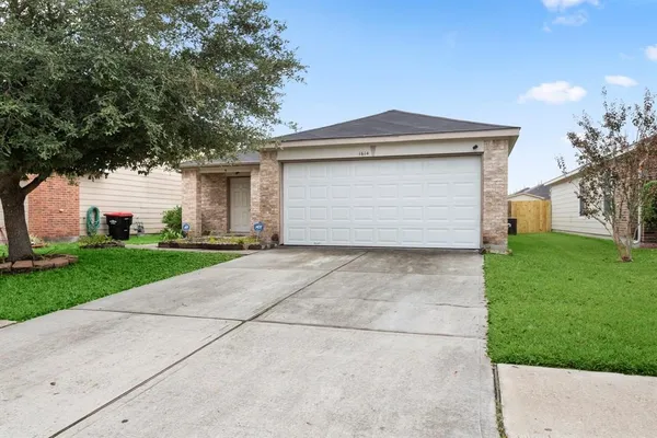 $1,900 | 1614 Wooded Acres Drive, Humble, TX 77396