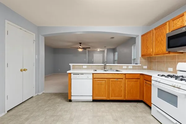 $1,900 | 1614 Wooded Acres Drive, Humble, TX 77396
