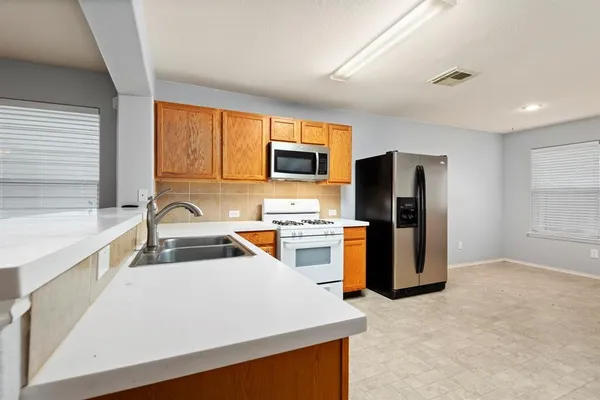 $1,900 | 1614 Wooded Acres Drive, Humble, TX 77396