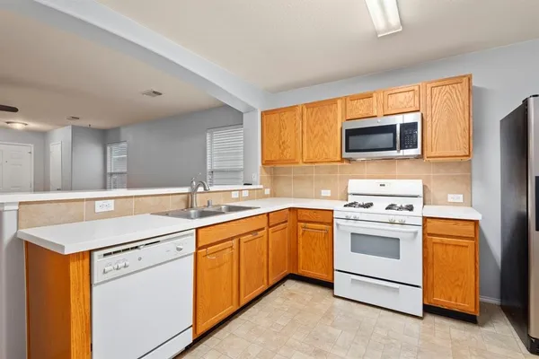 $1,900 | 1614 Wooded Acres Drive, Humble, TX 77396