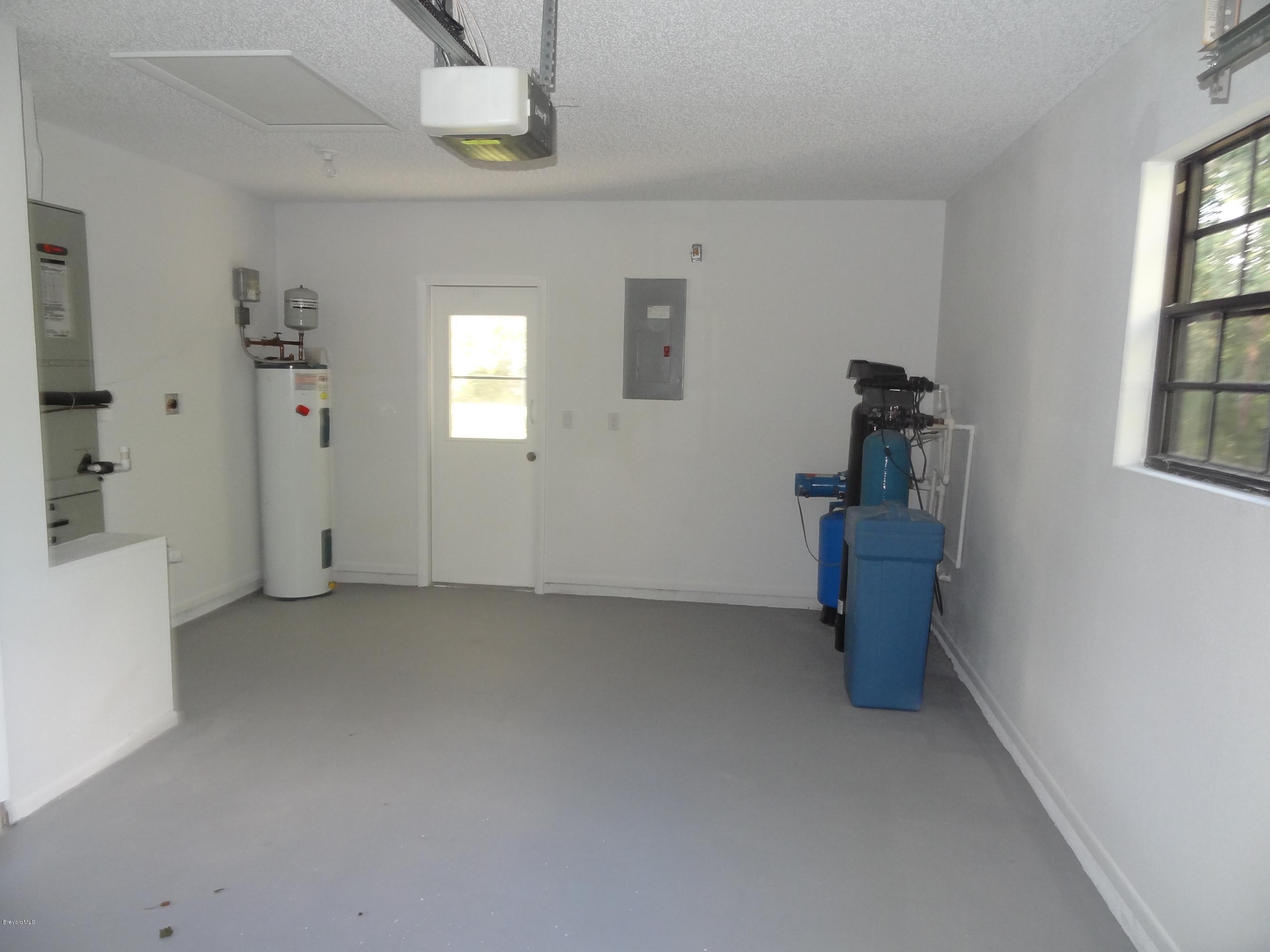 210 Wendover Road Southwest Palm Bay, FL 32908 - Photo 12 of 14 Sparkling clean!
