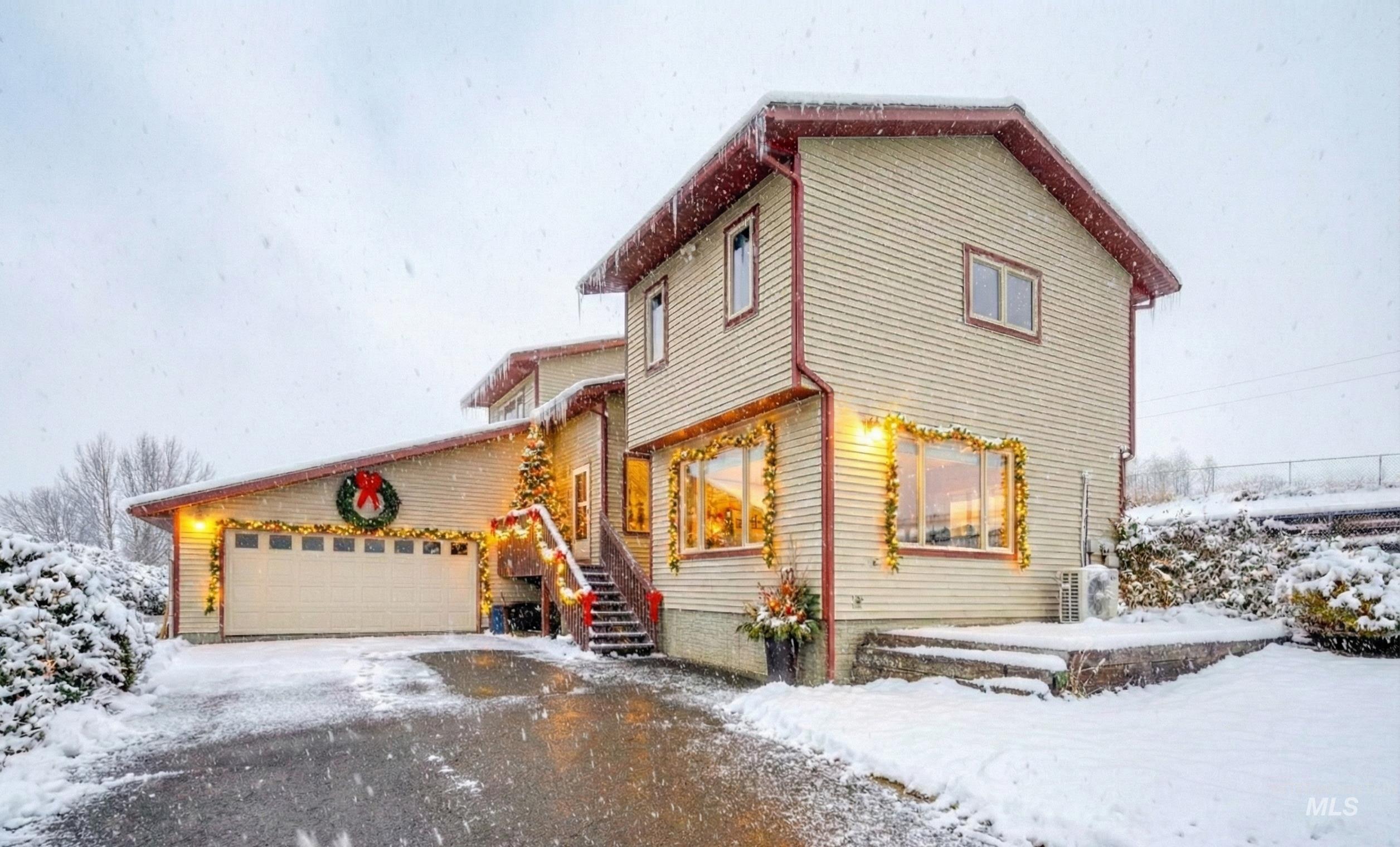 View of front facade featuring a garage and driveway