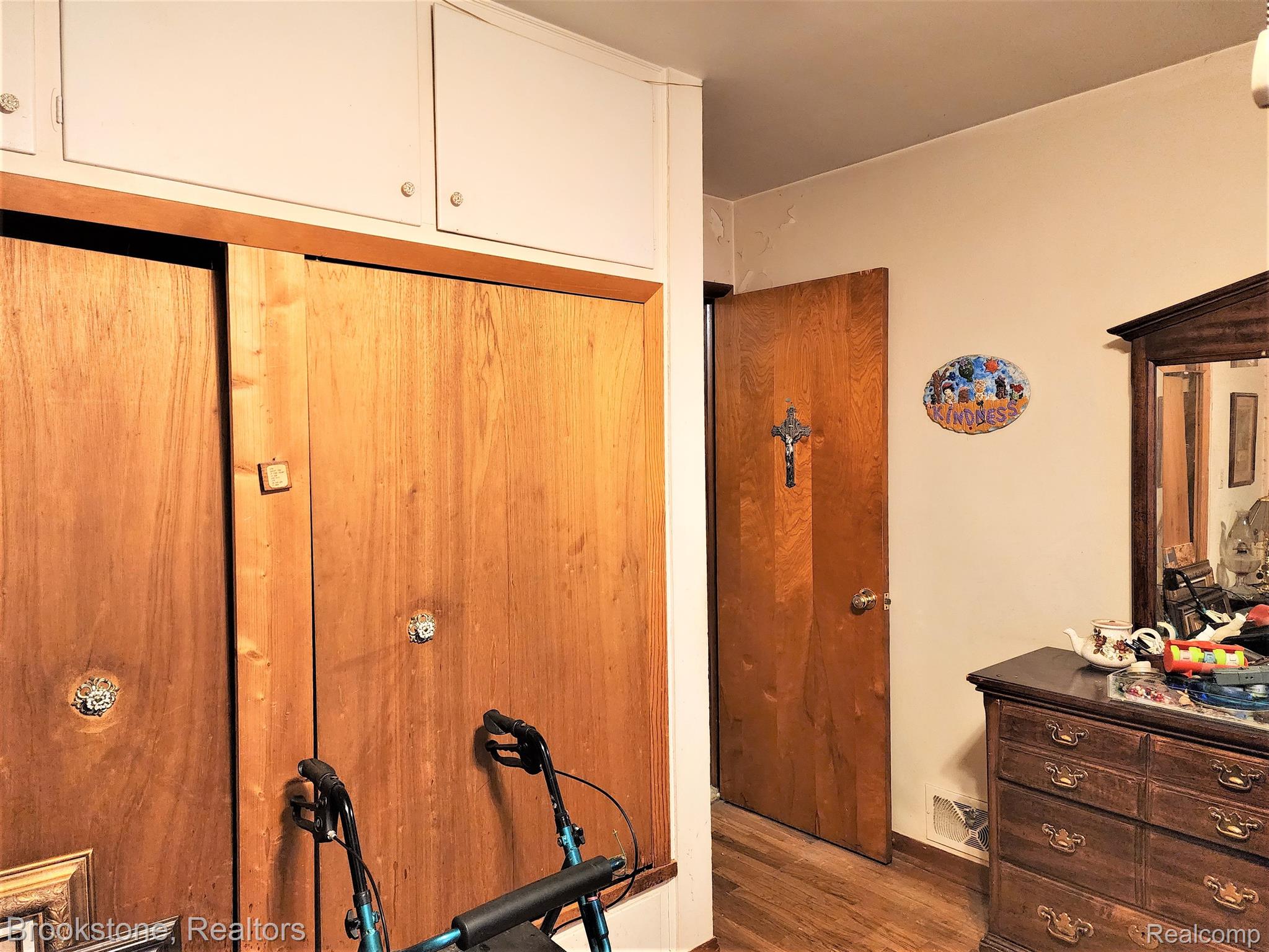 5332 Lapeer Road Burton, MI 48509 - Photo 19 of 45 Gallery Image 19
