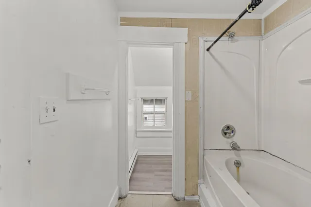 $1,650 | 278 Auburn Street, Unit 3, Manchester, NH 03103