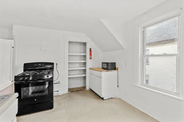 $1,650 | 278 Auburn Street, Unit 3, Manchester, NH 03103