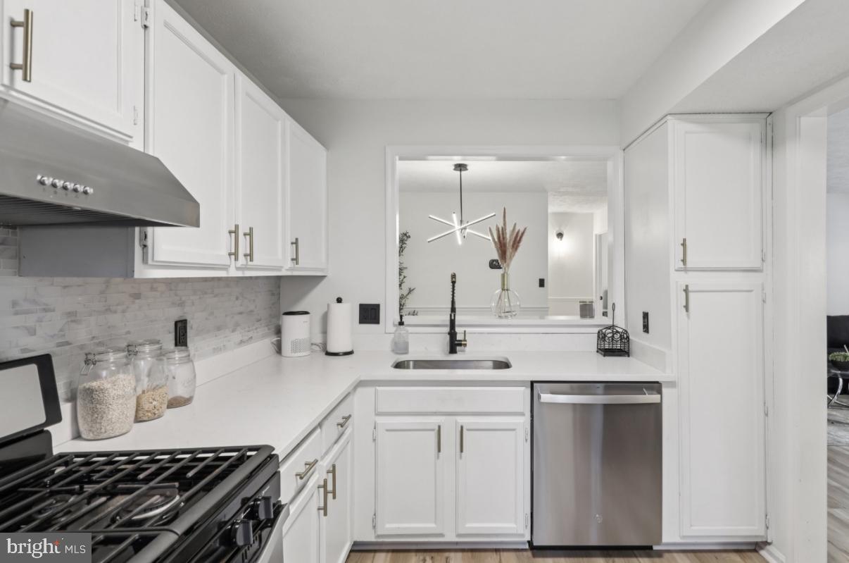 2209 Hunters Run Drive Reston, VA 20191 - Photo 12 of 30