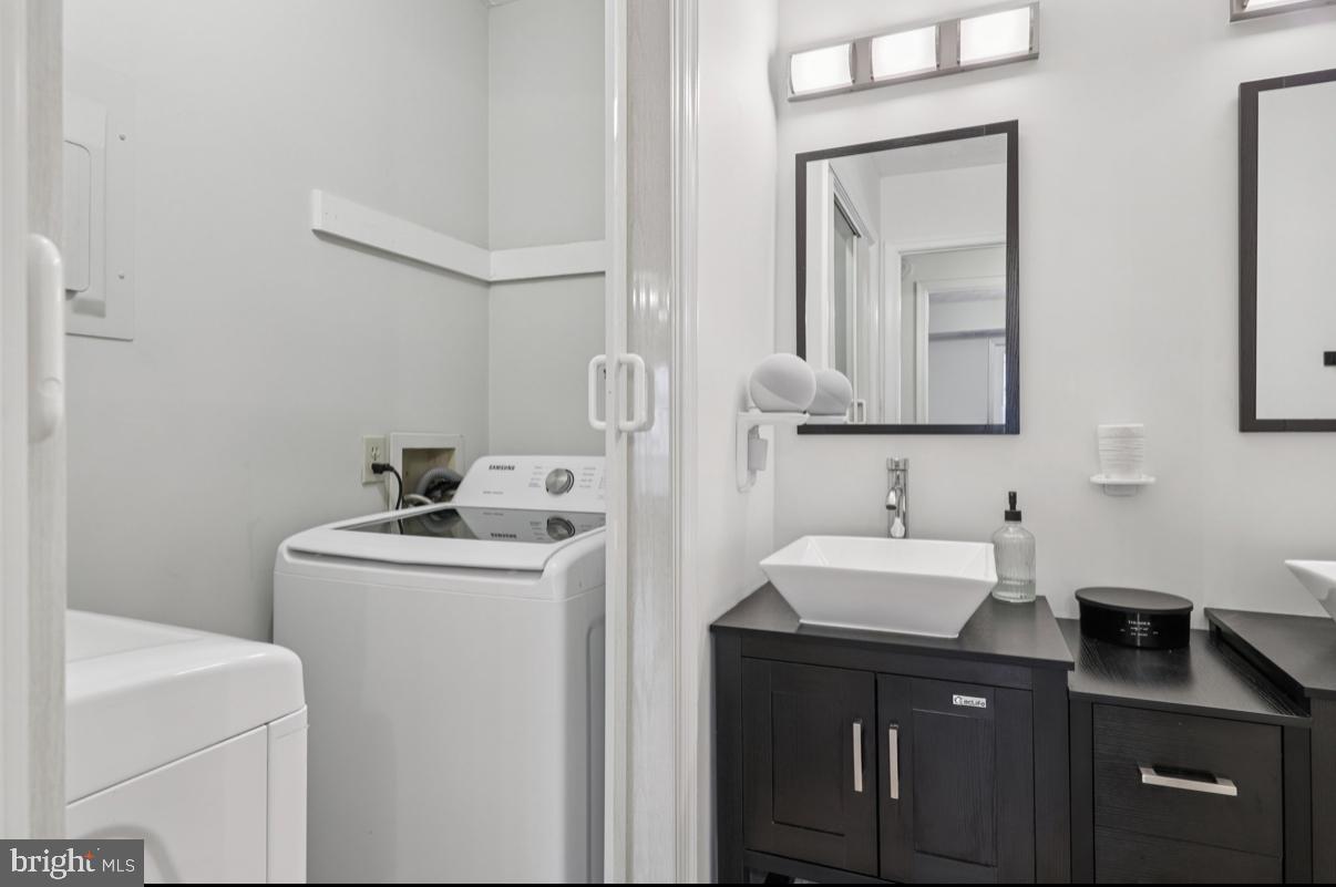 2209 Hunters Run Drive Reston, VA 20191 - Photo 14 of 30