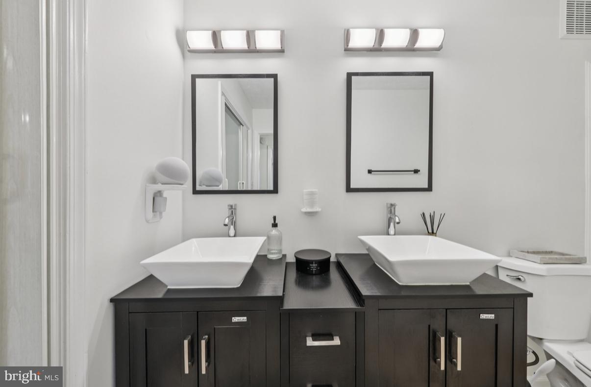 2209 Hunters Run Drive Reston, VA 20191 - Photo 15 of 30