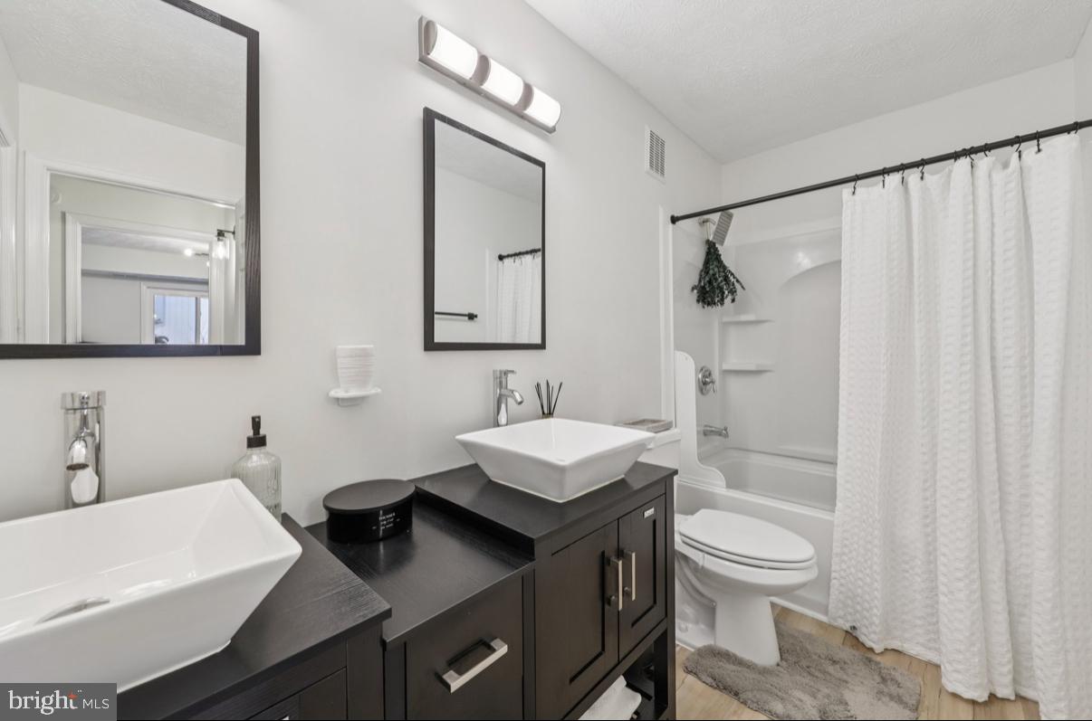 2209 Hunters Run Drive Reston, VA 20191 - Photo 16 of 30