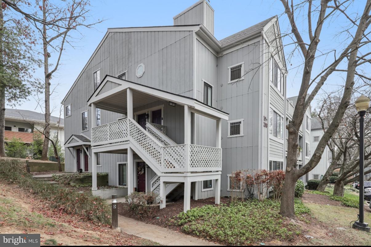 2209 Hunters Run Drive Reston, VA 20191 - Photo 2 of 30