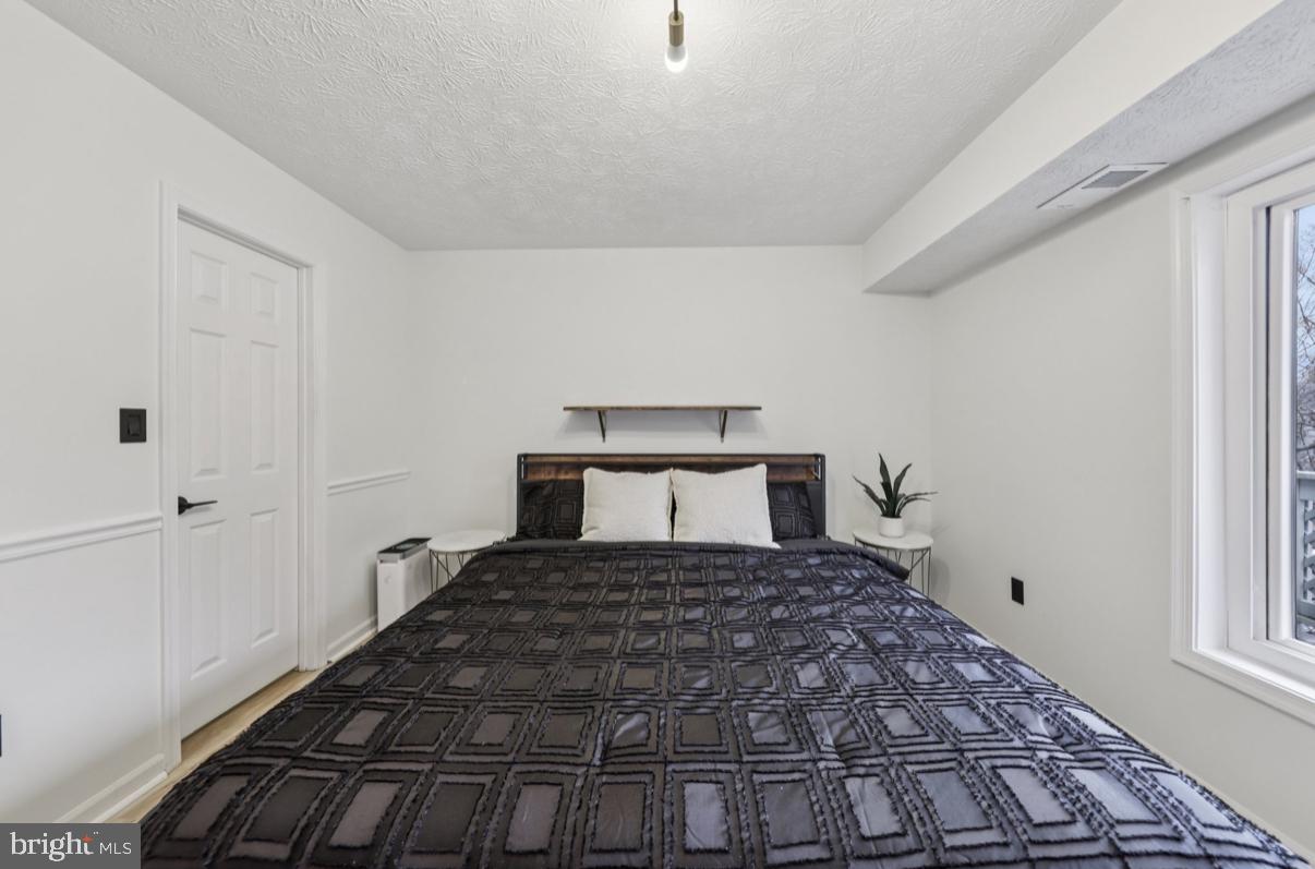 2209 Hunters Run Drive Reston, VA 20191 - Photo 22 of 30