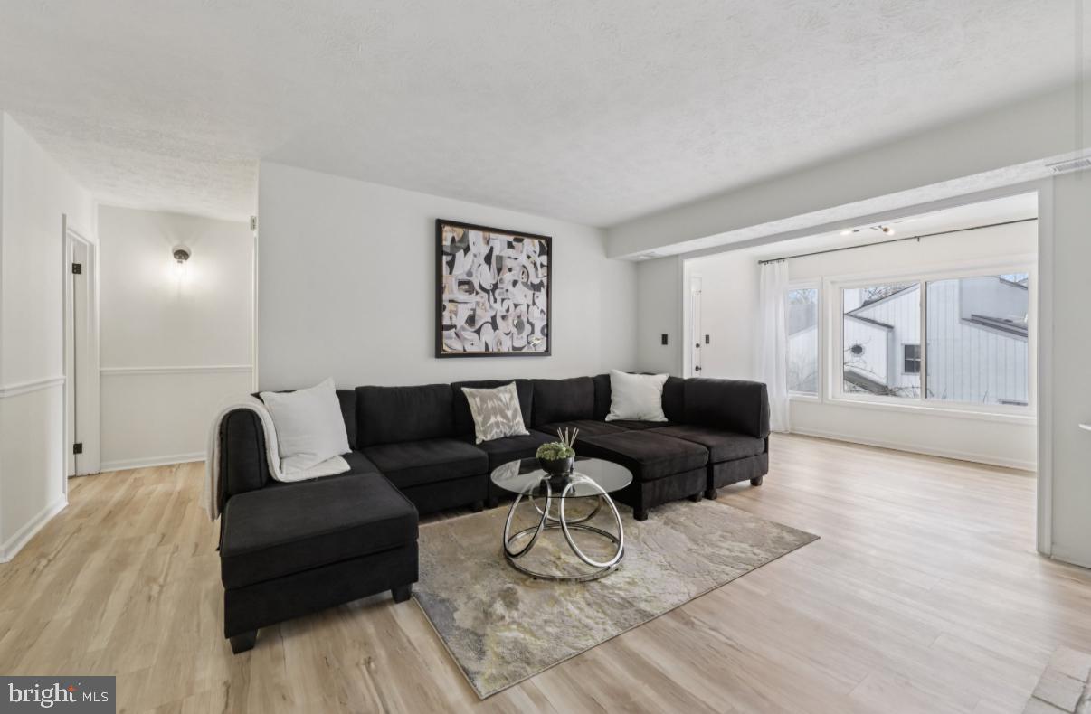 2209 Hunters Run Drive Reston, VA 20191 - Photo 3 of 30