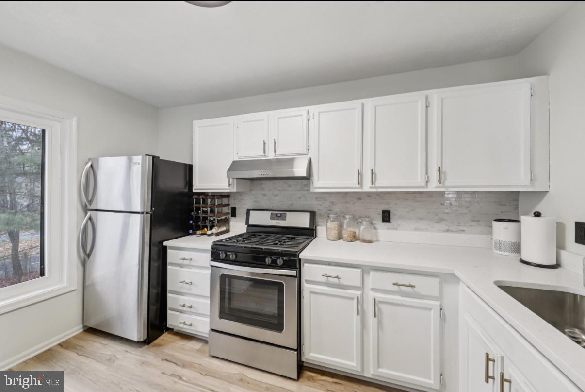 2209 Hunters Run Drive Reston, VA 20191 - Photo 10 of 30