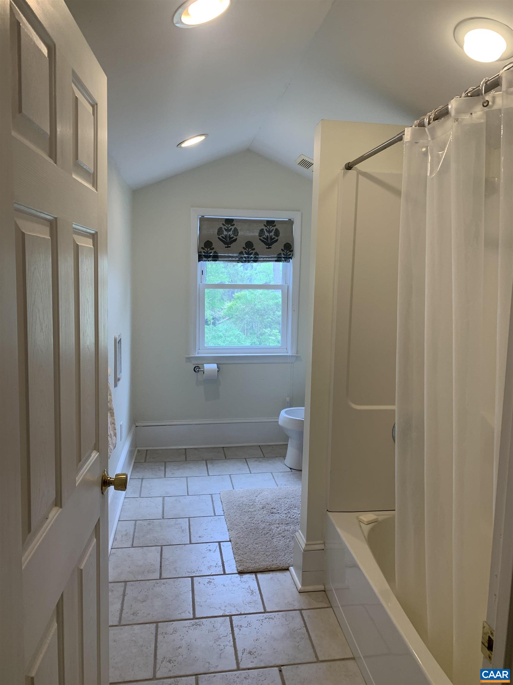 191 Barbour Street Orange, VA 22960 - Photo 14 of 19 a bathroom with a shower a toilet and a bathtub