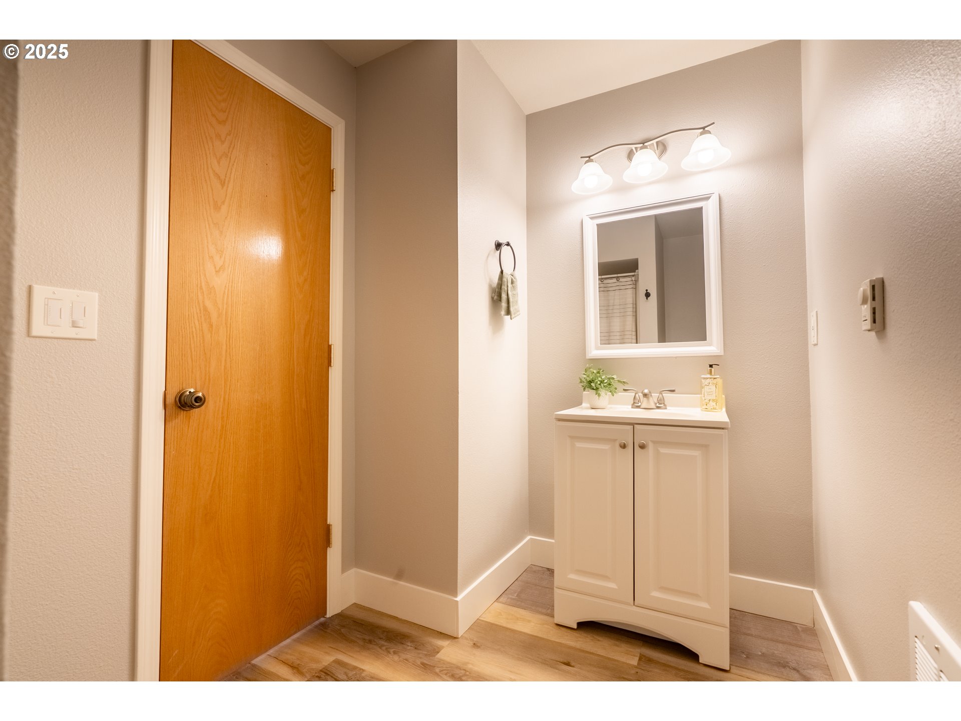 8925 Southwest 80th Avenue Portland, OR 97223 - Photo 13 of 48 Bathroom, Attached