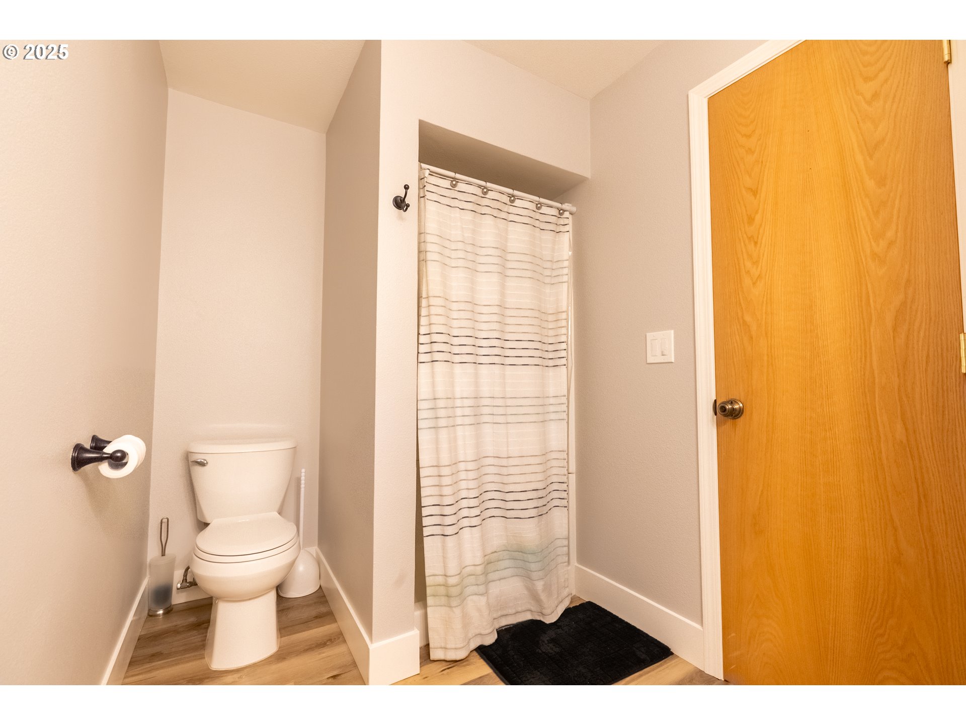 8925 Southwest 80th Avenue Portland, OR 97223 - Photo 14 of 48