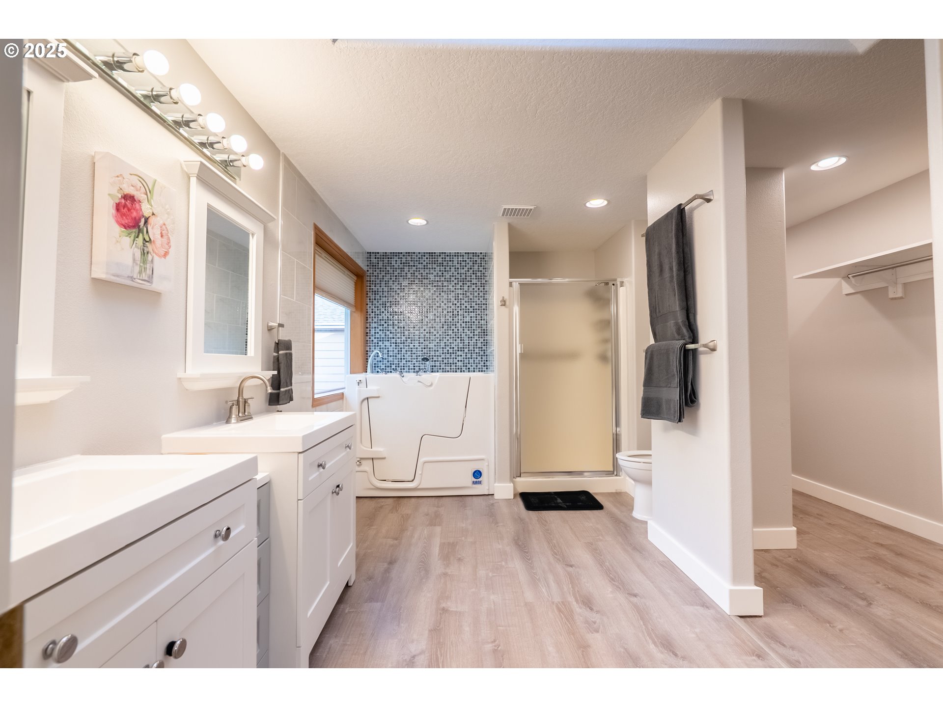 8925 Southwest 80th Avenue Portland, OR 97223 - Photo 22 of 48 Attached Bathroom #2