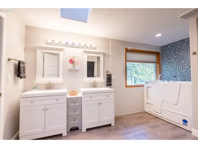 $875,000 | 8925 Southwest 80th Avenue, Portland, OR 97223