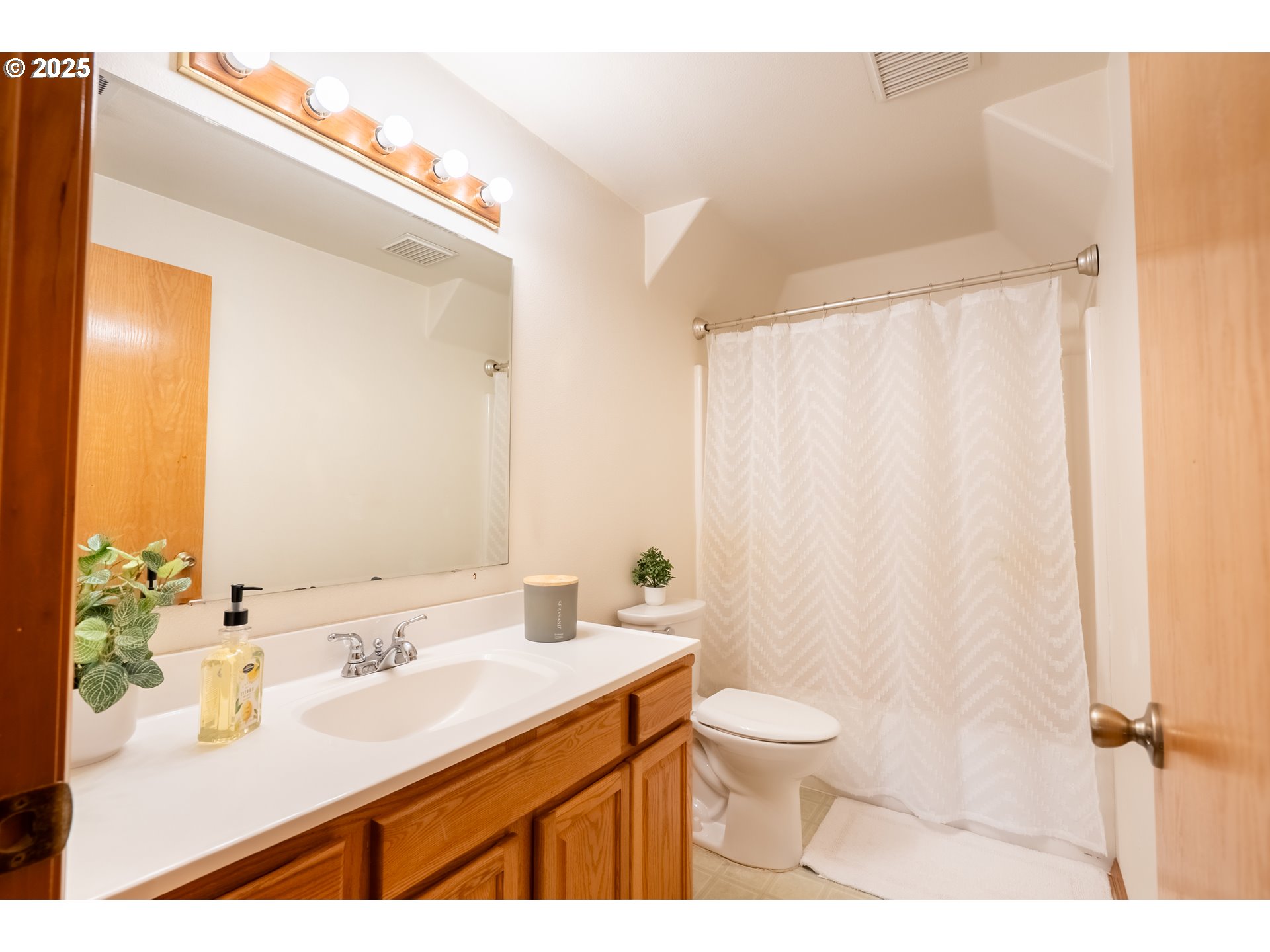 8925 Southwest 80th Avenue Portland, OR 97223 - Photo 26 of 48