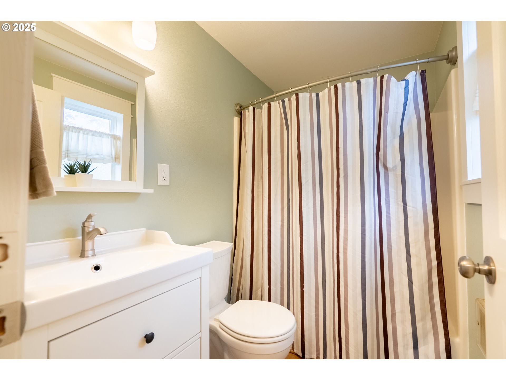 8925 Southwest 80th Avenue Portland, OR 97223 - Photo 33 of 48