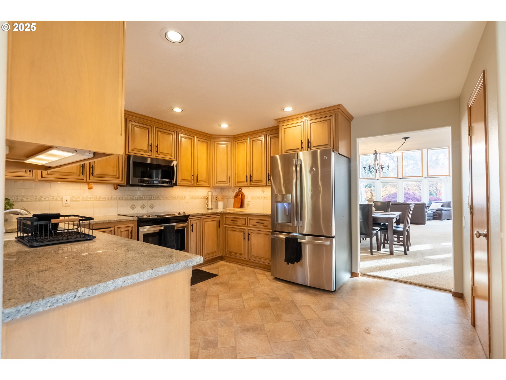 8925 Southwest 80th Avenue Portland, OR 97223 - Photo 6 of 48