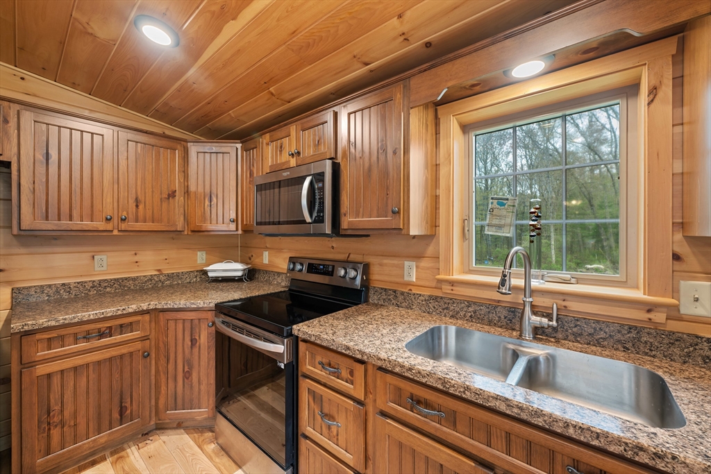 22 Carpenter Road Dudley, MA 01571 - Photo 13 of 32