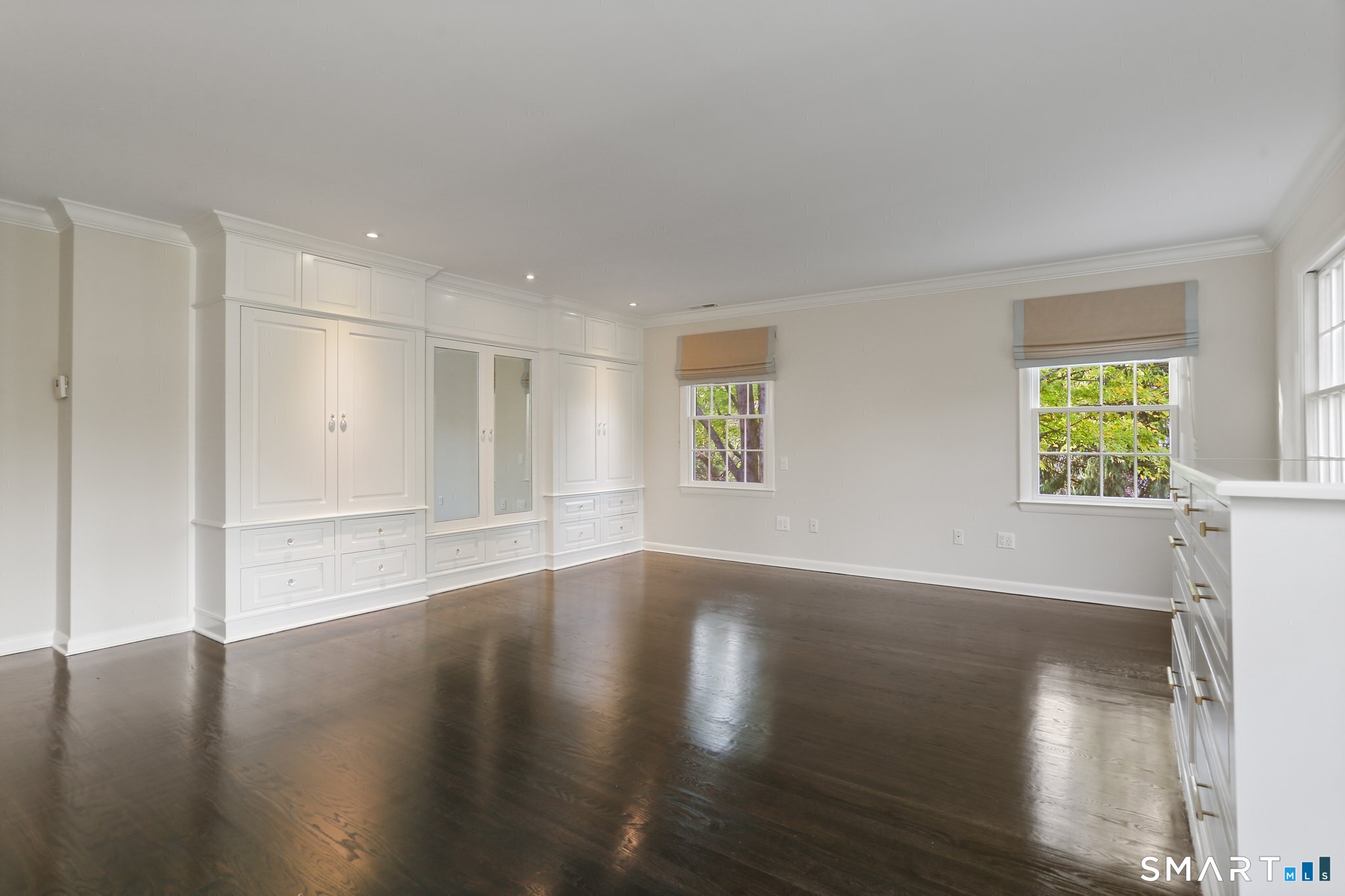 890 Silvermine Road New Canaan, CT 06840 - Photo 13 of 30 Primary suite built ins