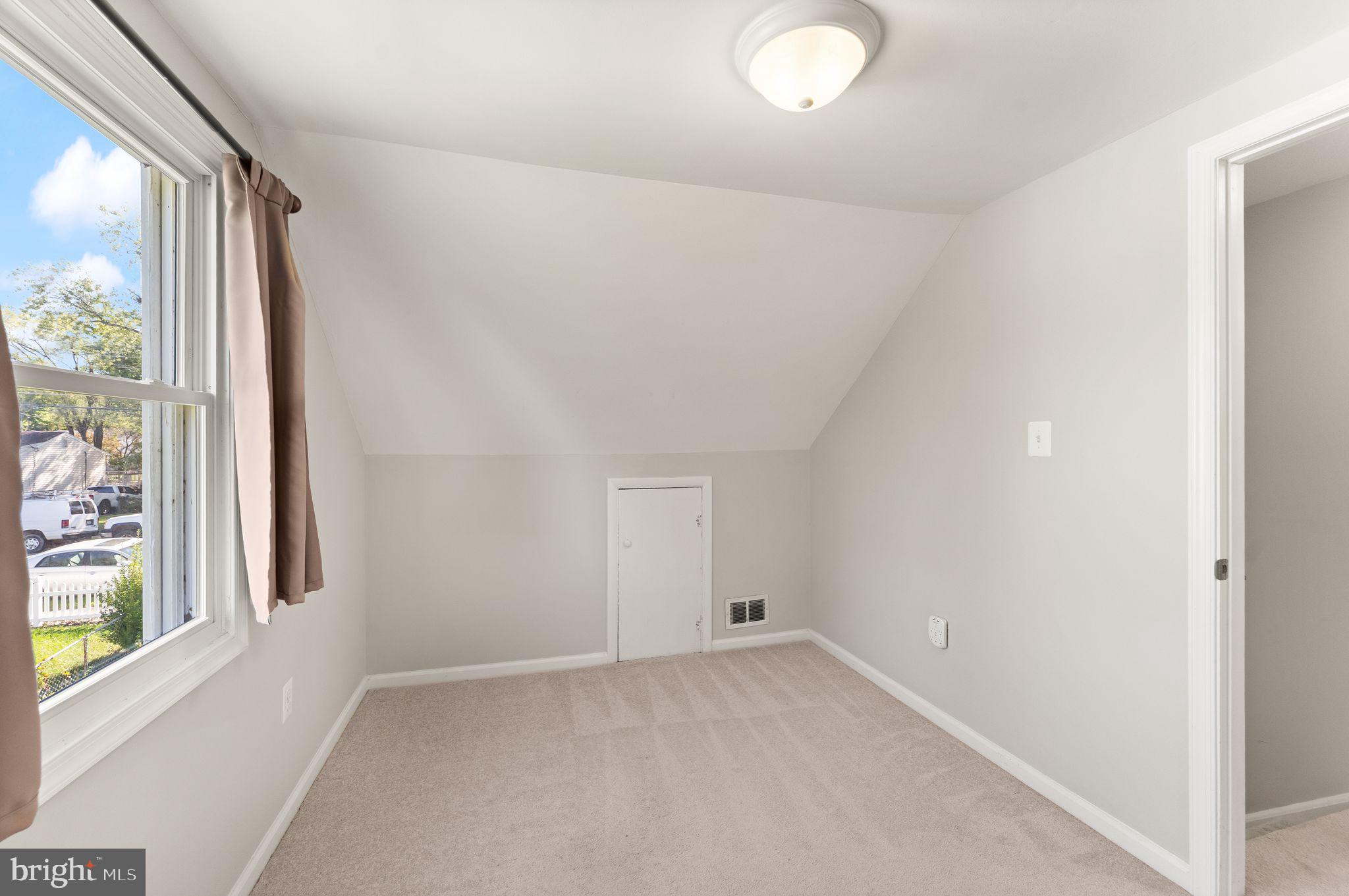 7526 Alleghany Road Manassas, VA 20111 - Photo 29 of 59 Upstairs bedroom 3