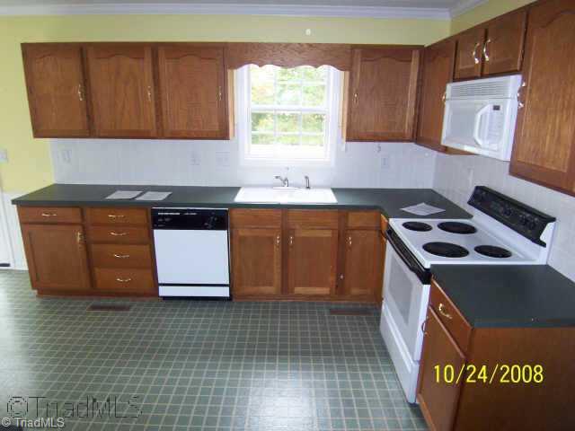864 South Union Grove Road Lexington, NC 27295 - Photo 4 of 6 Other. kitchen