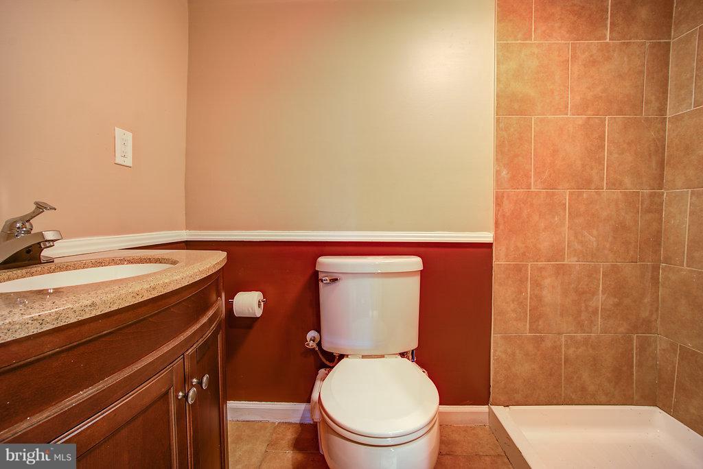 859 Bradhurst Road Baltimore, MD 21212 - Photo 6 of 8 Bath