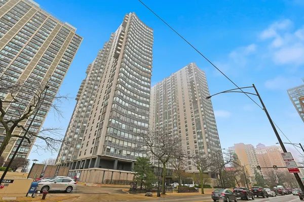 $189,000 | 5701 North Sheridan Road, Unit 3E, Chicago, IL 60660