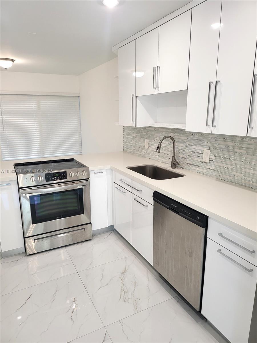 9723 North New River Canal Road, Unit 416 Plantation, FL 33324 - Photo 4 of 51