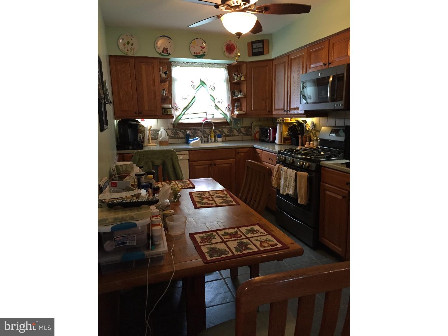 15212 Wayside Road Philadelphia, PA 19116 - Photo 11 of 25 Kitchen