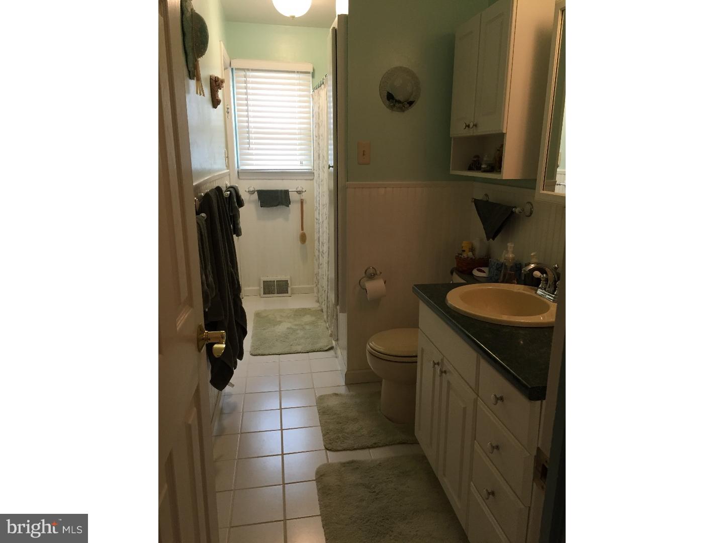 15212 Wayside Road Philadelphia, PA 19116 - Photo 19 of 25 Bathroom