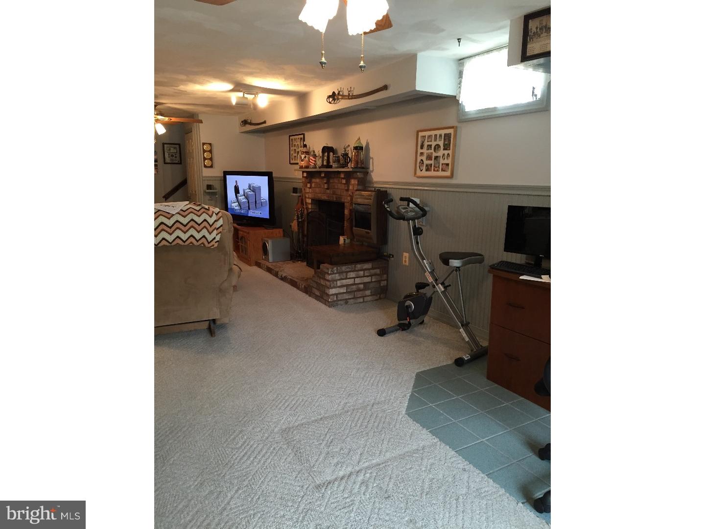 15212 Wayside Road Philadelphia, PA 19116 - Photo 22 of 25 Family Room