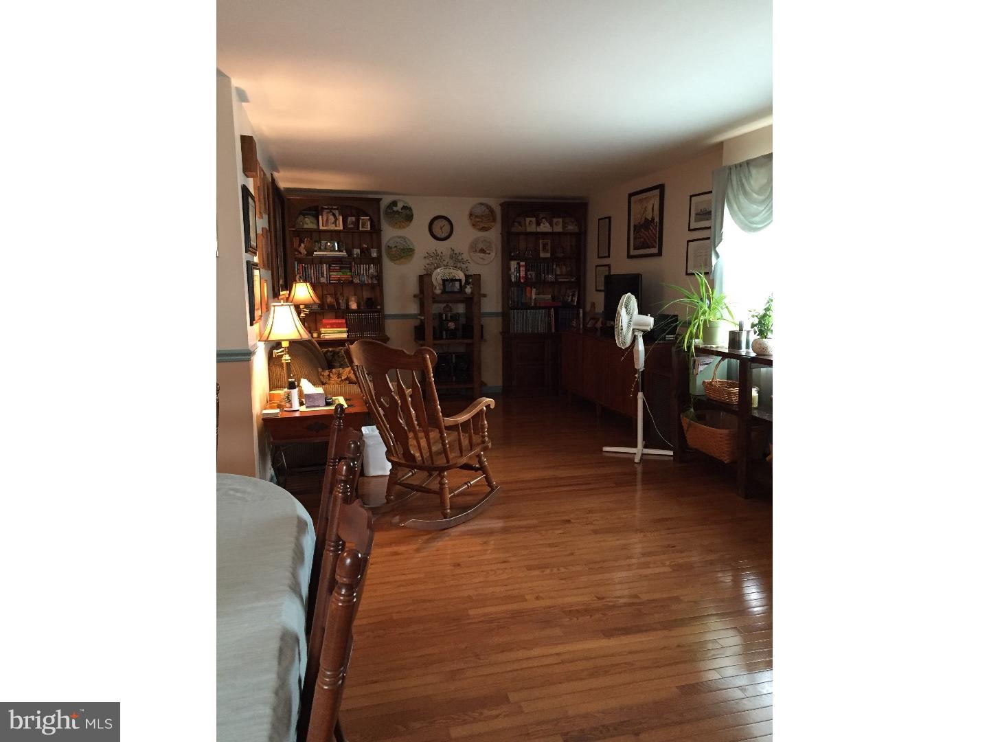 15212 Wayside Road Philadelphia, PA 19116 - Photo 8 of 25 Living Room