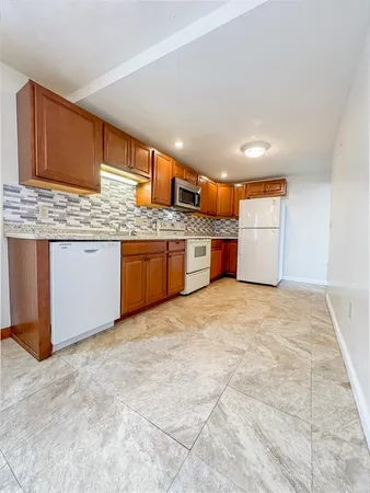 $2,000 | 117 Central Street, Unit 1, Peabody, MA 01960