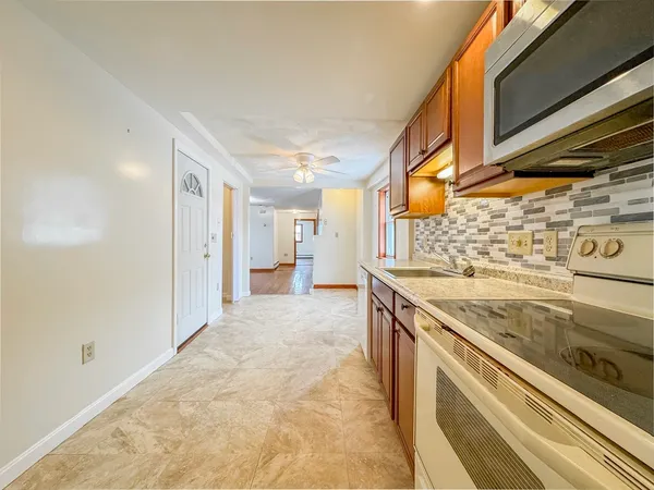 $2,000 | 117 Central Street, Unit 1, Peabody, MA 01960