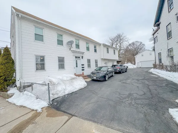 $2,000 | 117 Central Street, Unit 1, Peabody, MA 01960