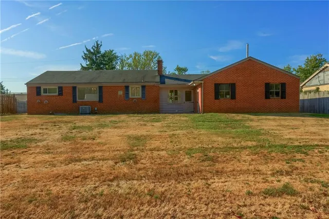 a view of a backyard of the house