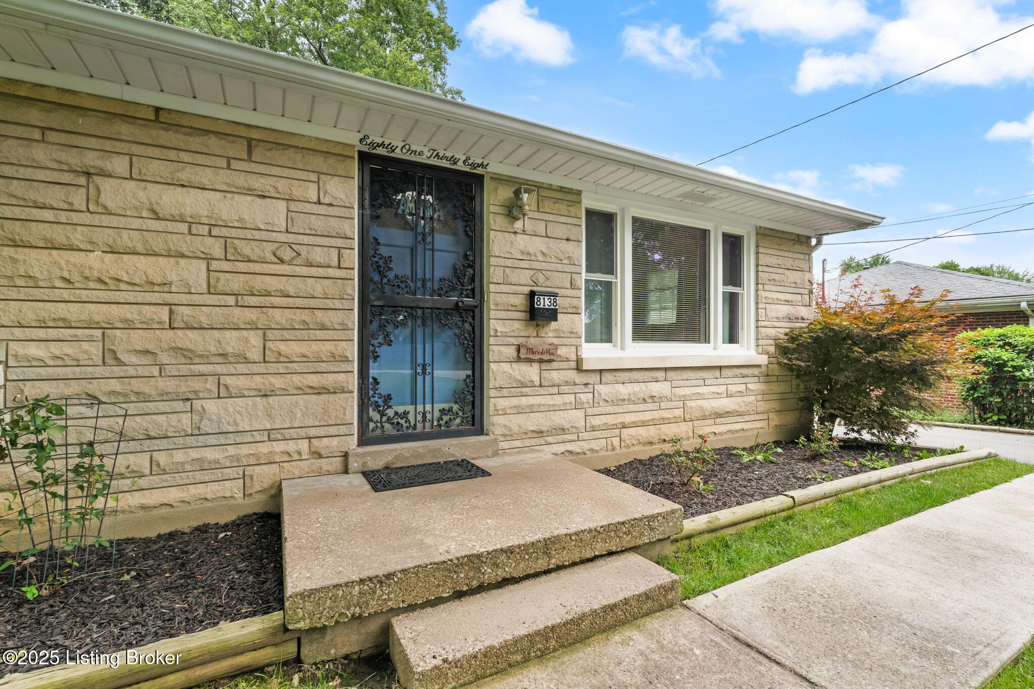 8138 Entrance Road Louisville, KY 40258 - Photo 4 of 23 9-Entrance-21
