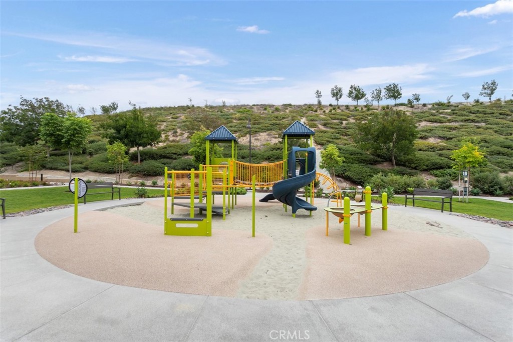 4366 Pacifica Way, Unit 7 Oceanside, CA 92056 - Photo 31 of 36 Pocket park in community