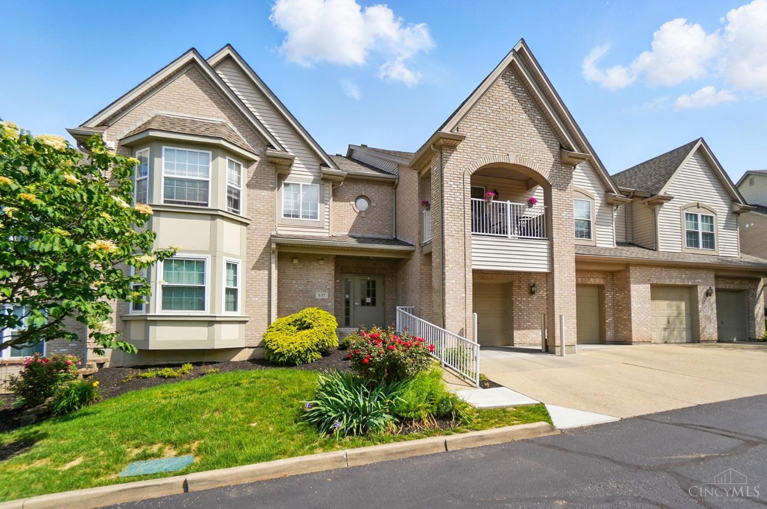 837 Neeb Road, Unit 2 Cincinnati, OH 45233 - Photo 3 of 36 Gallery Image 3