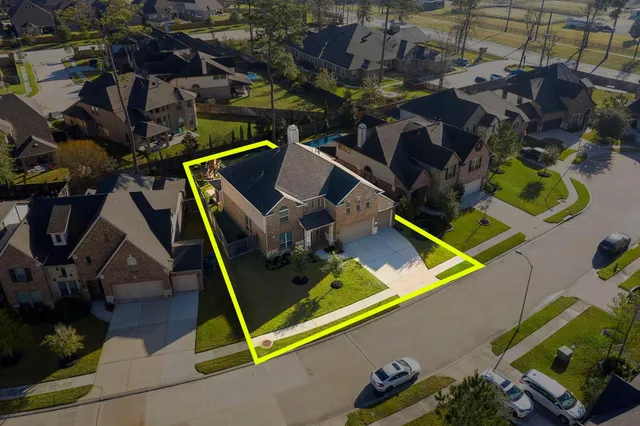 a view of an outdoor space