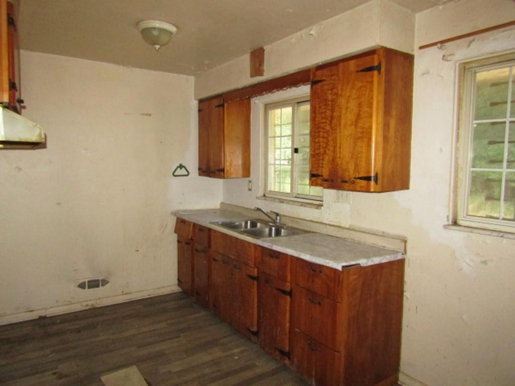 2115 Laketon Road Pittsburgh, PA 15221 - Photo 10 of 25 Gallery Image 10