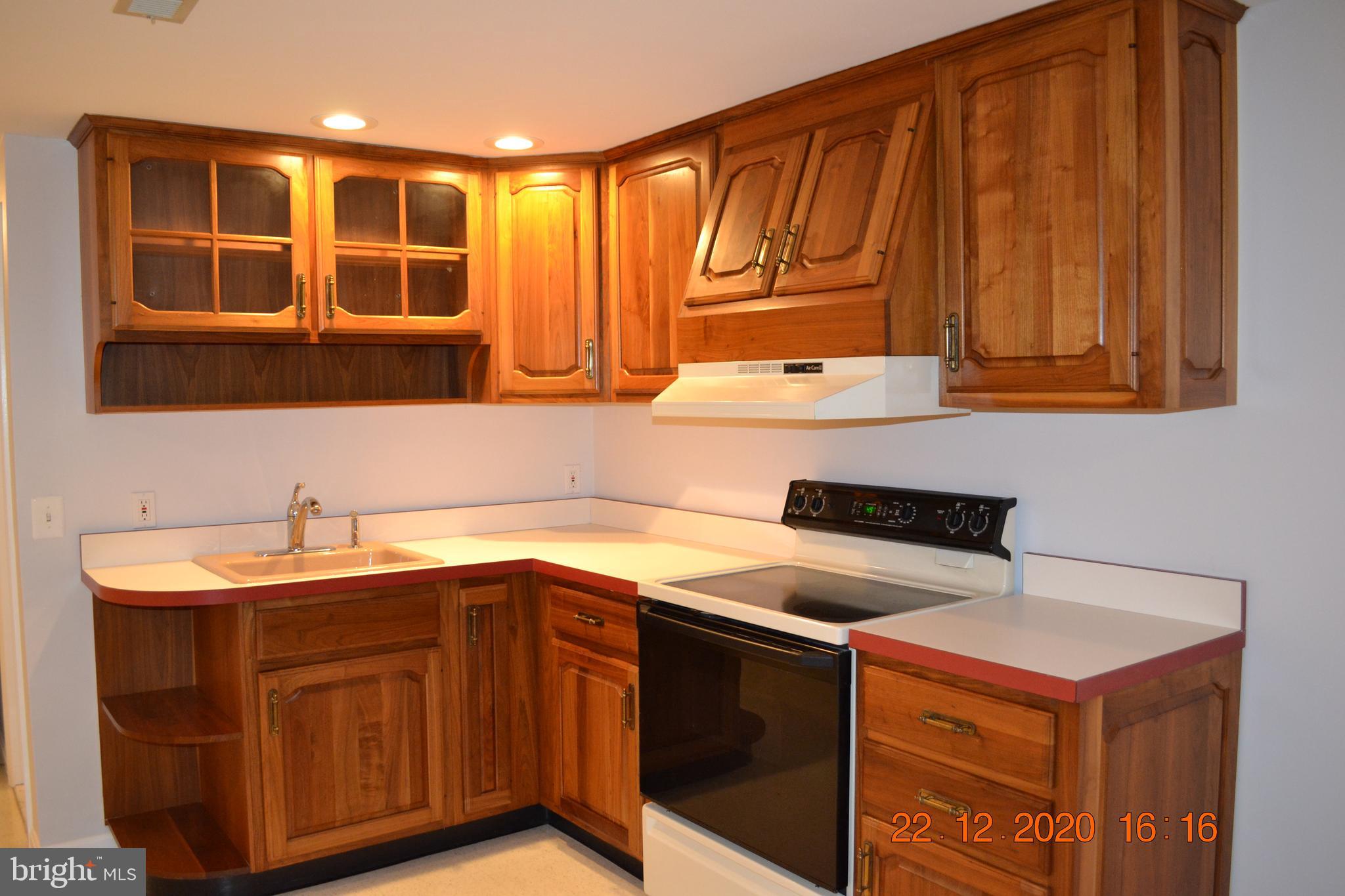 7786 West Shore Road Pasadena, MD 21122 - Photo 35 of 51 Kitchen in lower In-law suite