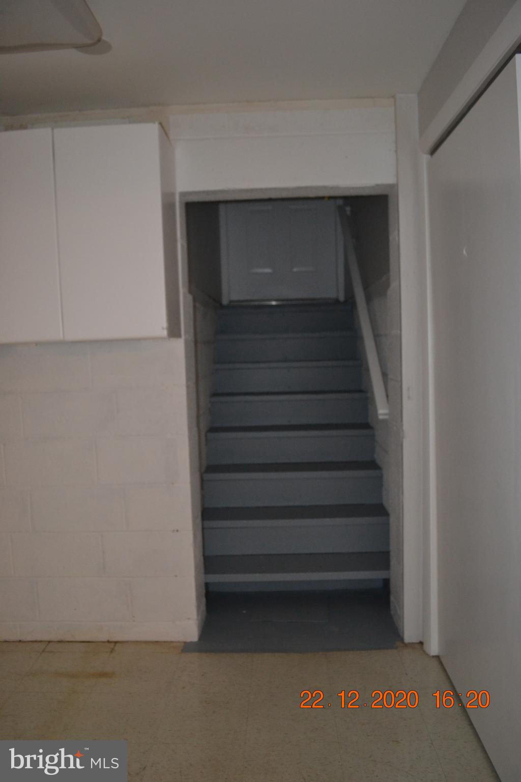 7786 West Shore Road Pasadena, MD 21122 - Photo 38 of 51 Stairs to rear outside entrance