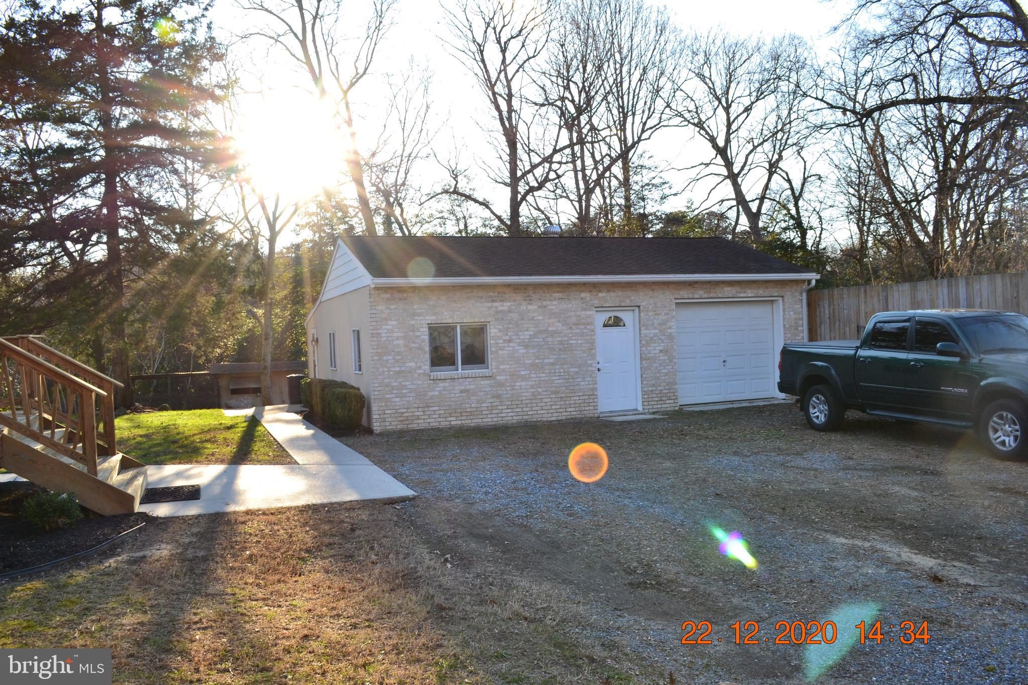 7786 West Shore Road Pasadena, MD 21122 - Photo 5 of 51 In-law suite & Garage